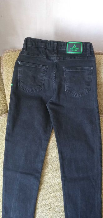 Легкие джинсы на девочку р-р 140-146