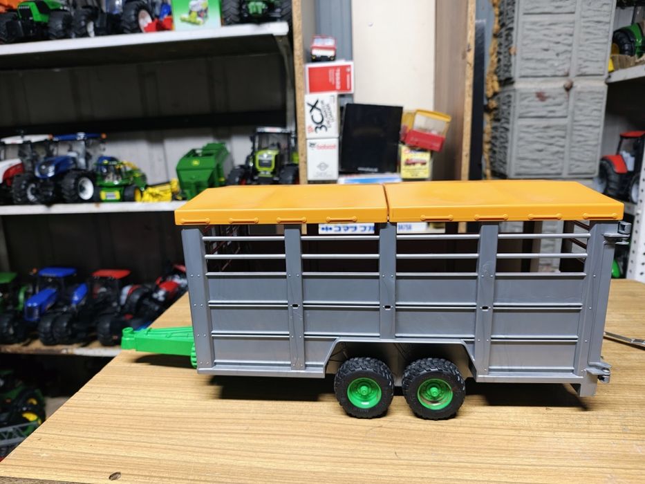 Bruder przyczepa do przewozu zwierząt