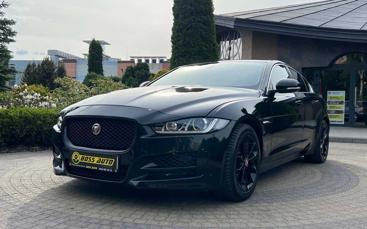 Jaguar XE 2017 року