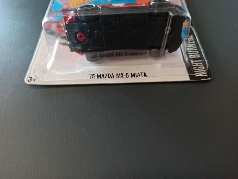 Hot Wheels '15 Mazda MX-5 Miata