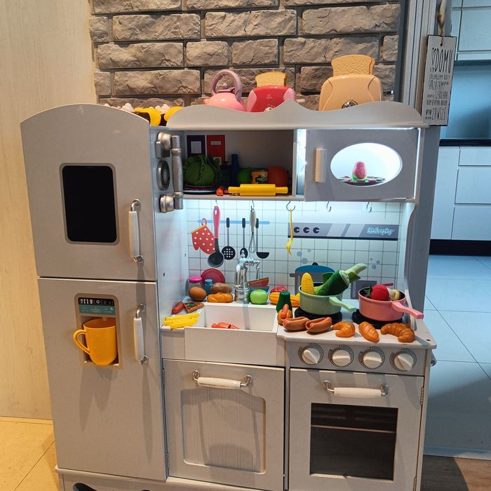 Kuchnia drewniana z akcesoriami