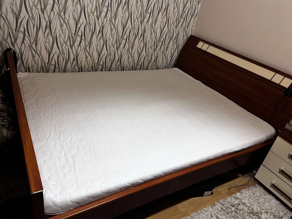 Łóżko z materacem 160x200cm