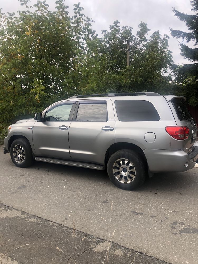 Продам Toyota Sequoia или обмен на жилье в Киеве