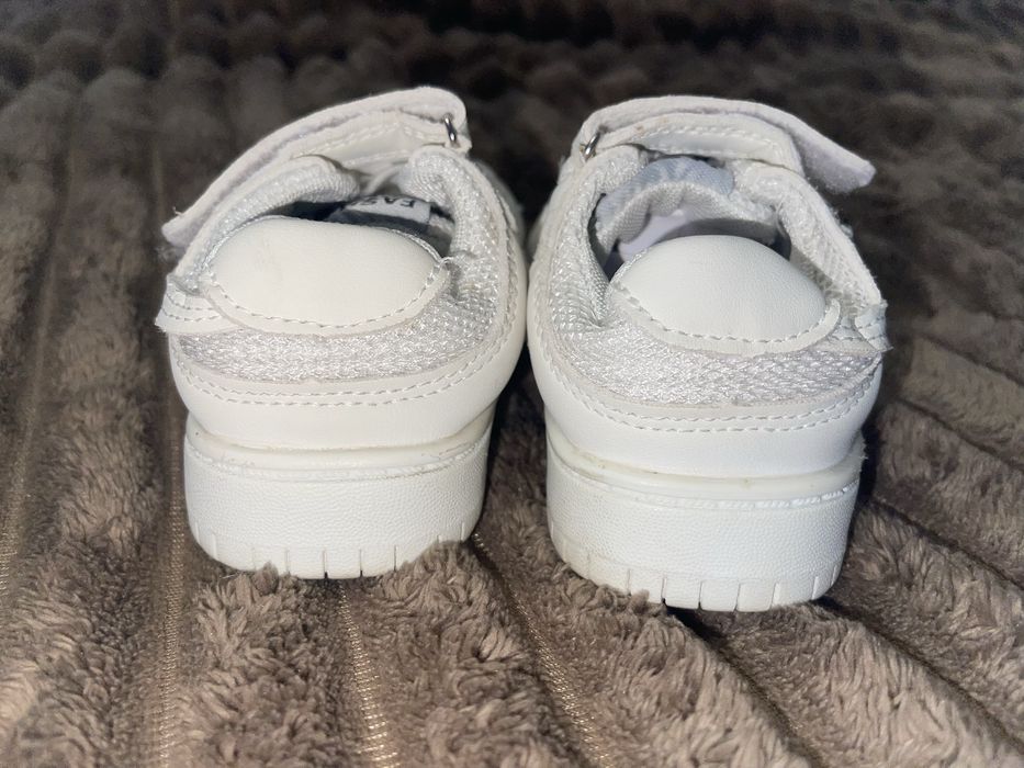 Кросівки на дівчинку