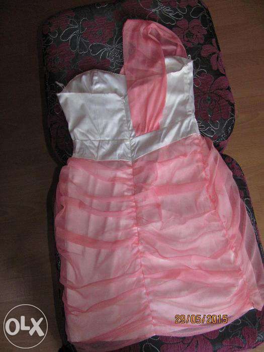 Śliczna sukienka biało różowa