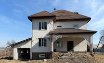 Будинок, 2 поверхи, ділянка — 0,8 га. с. Гавронщина, Макарівський р-н