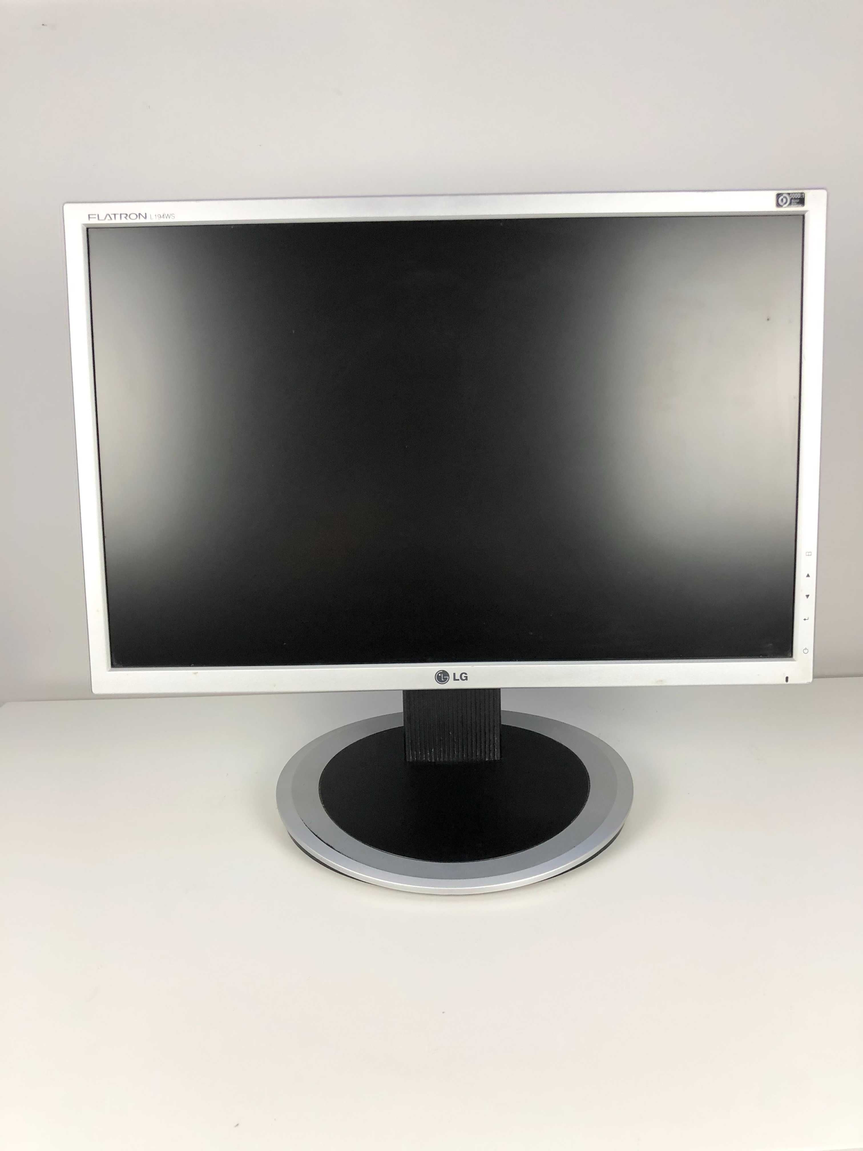 Komputer Stacjonarny Geforce GTX 660 Amd Phenom II + Monitor LG Gratis