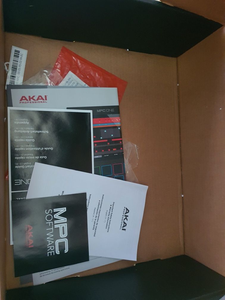 Akai mpc one- z oryginalnym pudełkiem
