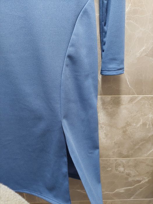 Сукня в рубчик з розрізом на флісі