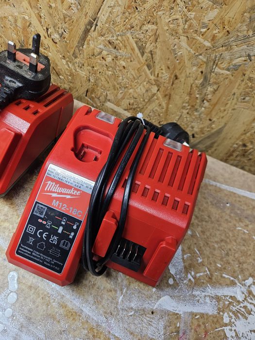 Ladowarka Milwaukee M12-18c