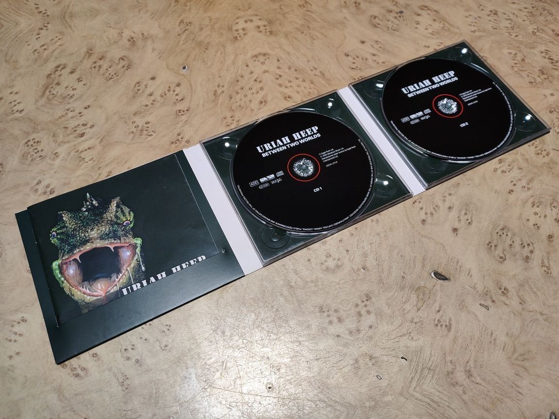 Płyta 2x CD kompaktowa Uriah Heep – Between Two Worlds