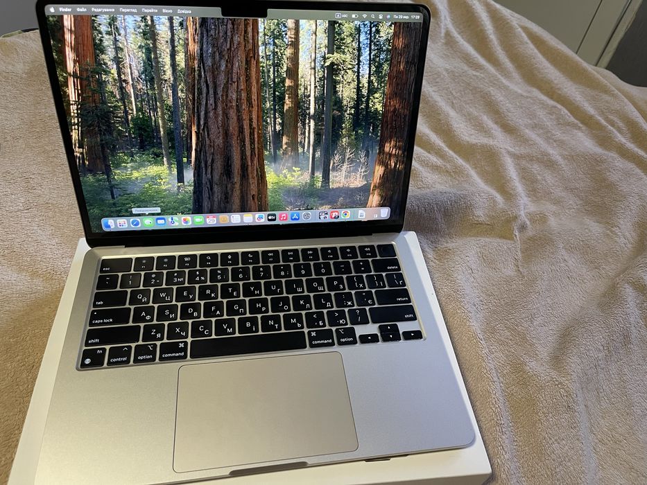 Продам Macbook Air M2 8/256 Starlite