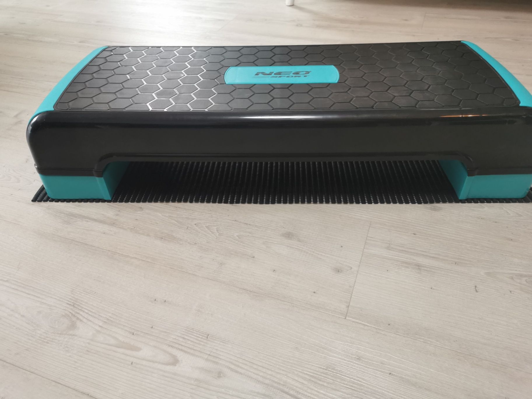 Step do ćwiczeń fitness regulowany