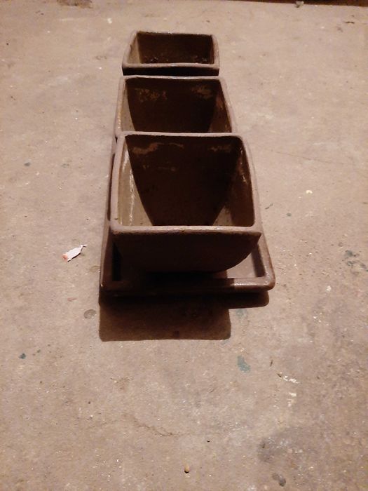 Sprzedam miski do kwiatków z podstawką - okolice SkyTowera