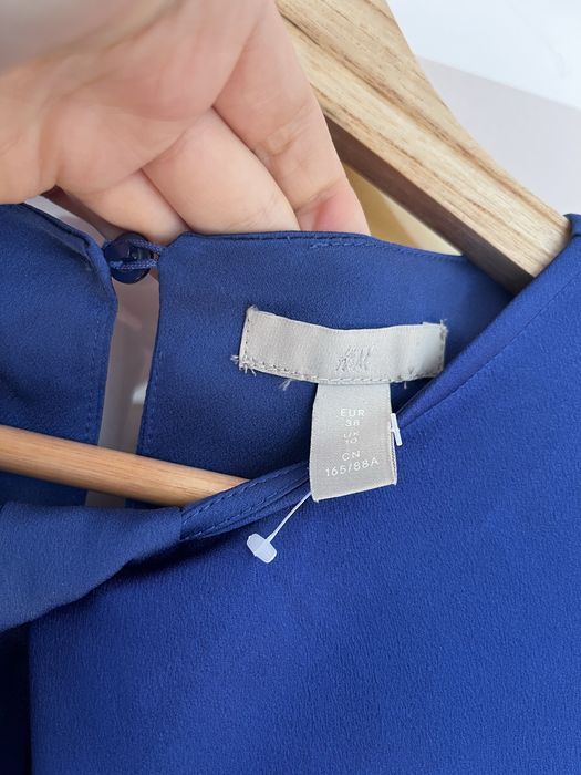 Kobaltowa niebieska sukienka z długim rękawem