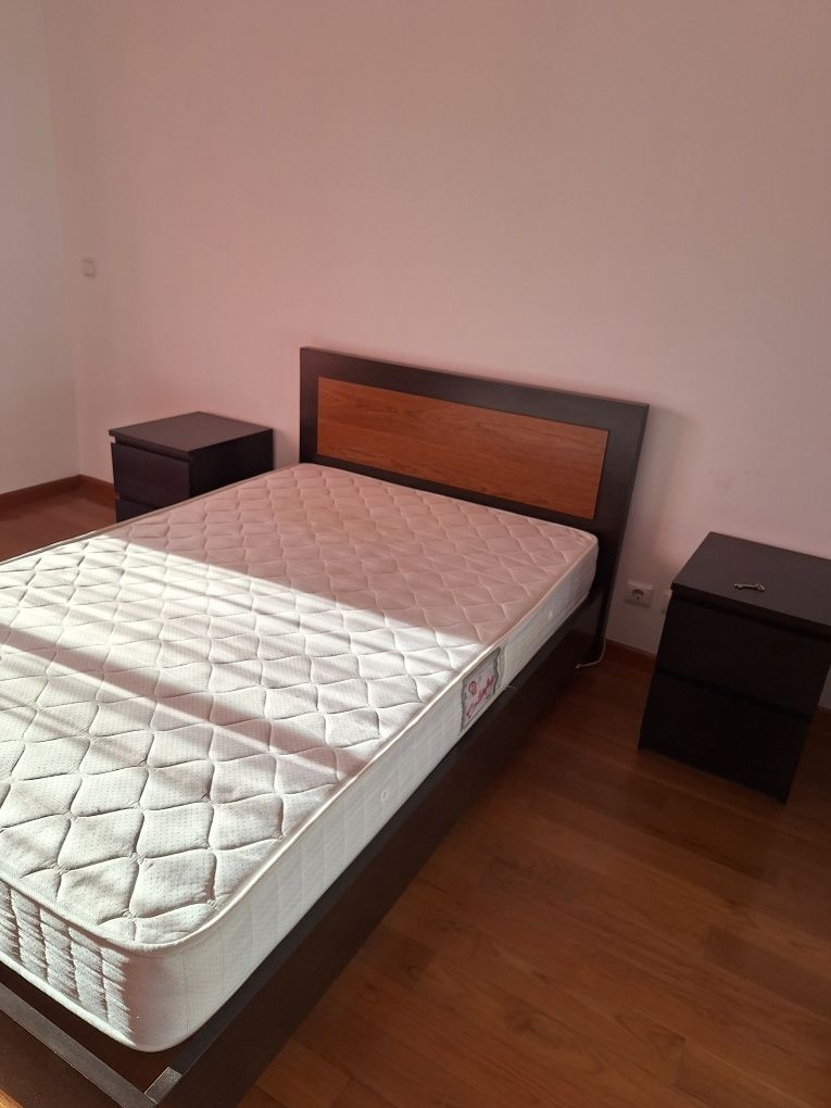 Quarto solteiro cama+colchao+ mesinhas