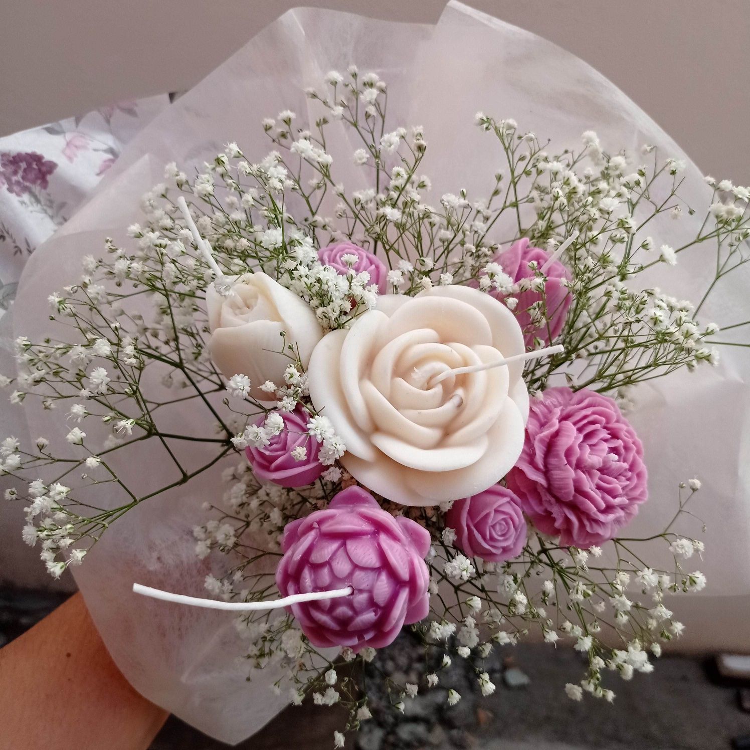 Ramo de flores feito de velas de cera