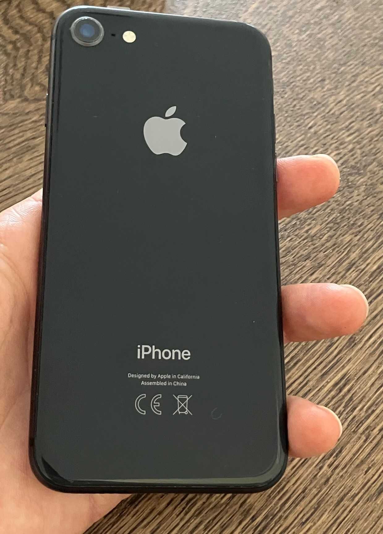 iPhone 8 64GB - cinzento - com ecrã novo - mutio bem cuidado.