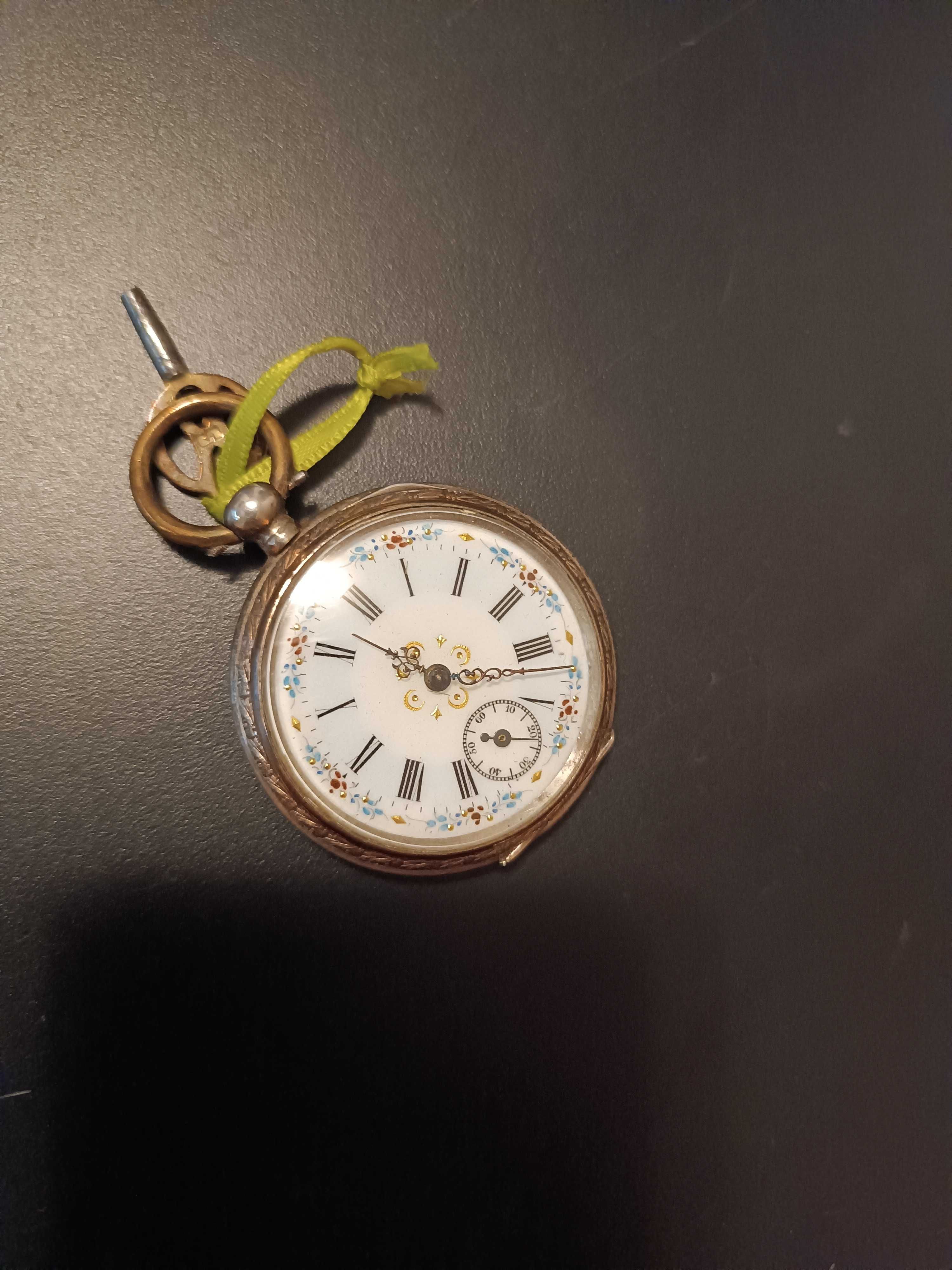 Srebrny zegarek Cylindre  10 Rubis z kluczykiem, kieszonkowy.