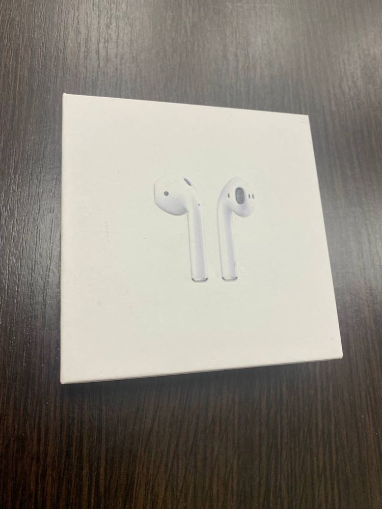 Гарнитура AirPods