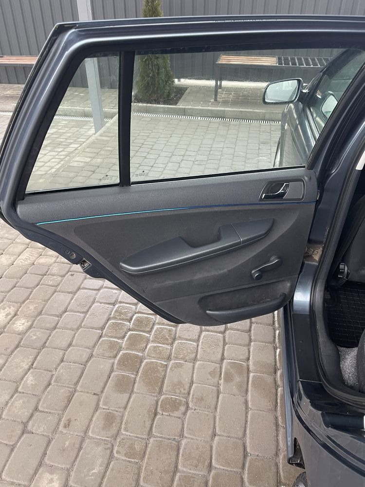 Продам авто шкода фабія 2006 рік мотор 1.4 16 клапанів авто на ходу