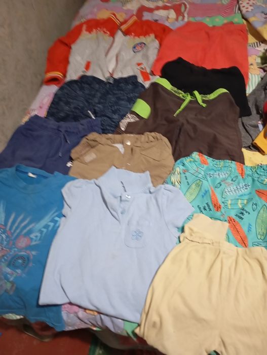 Віддам безкоштовно речі на хлопчика.