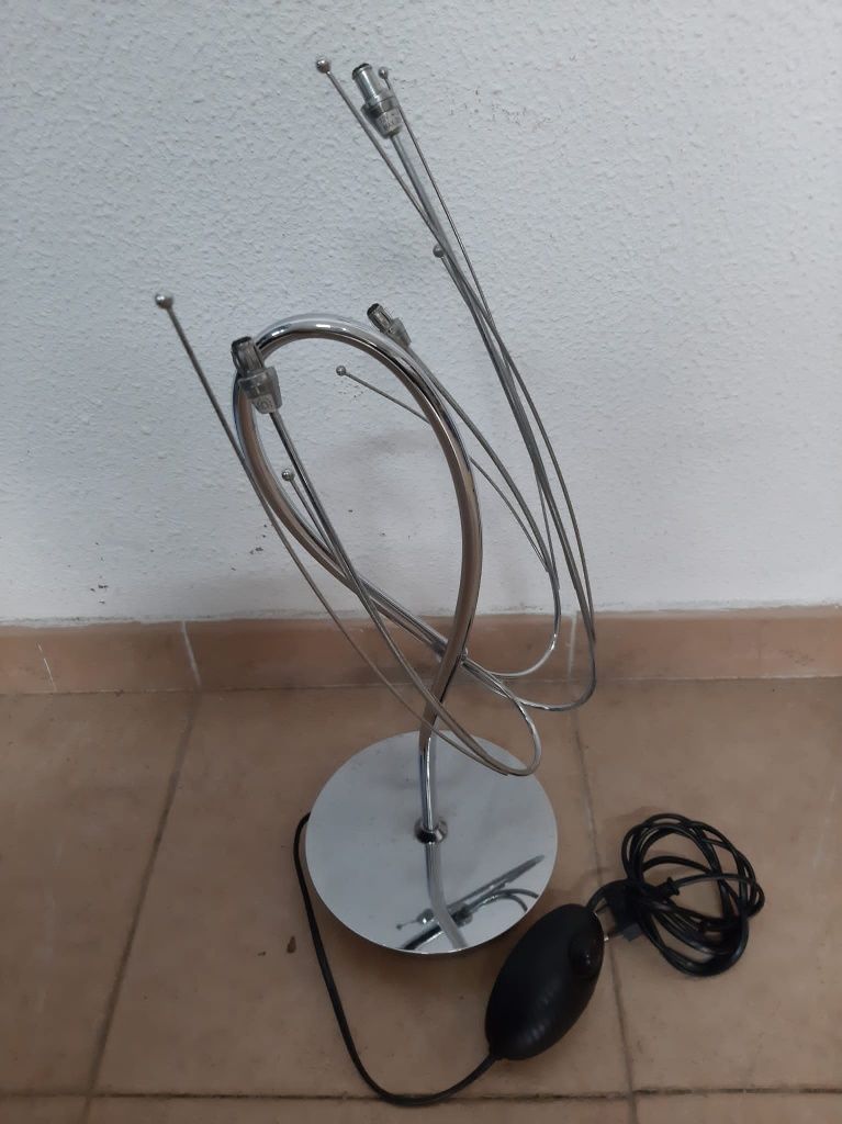 Vende se candeeiro sem lampadas