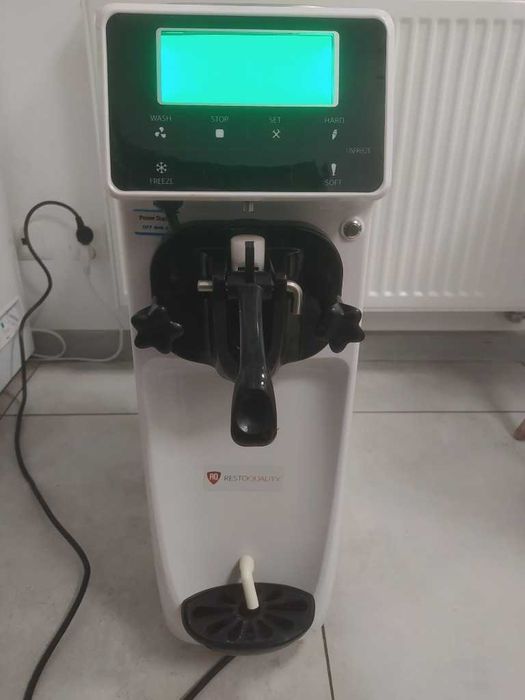 Kompaktowa maszyna automat do lodów włoskich