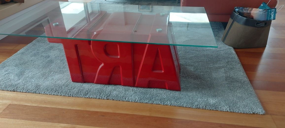 Mesa de centro ART  com tampo vidro