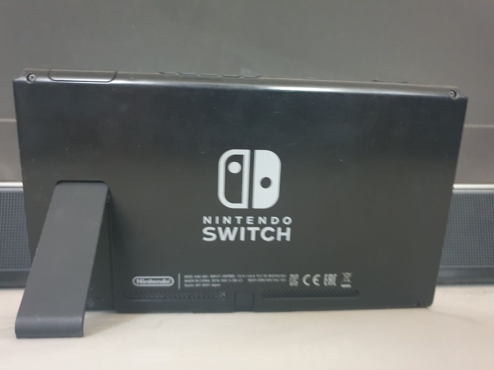 SPRZEDAM Nintendo Switch z nie działającym  prawym joy con''em