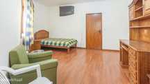6838 - Quarto com cama de solteiro em casa com...