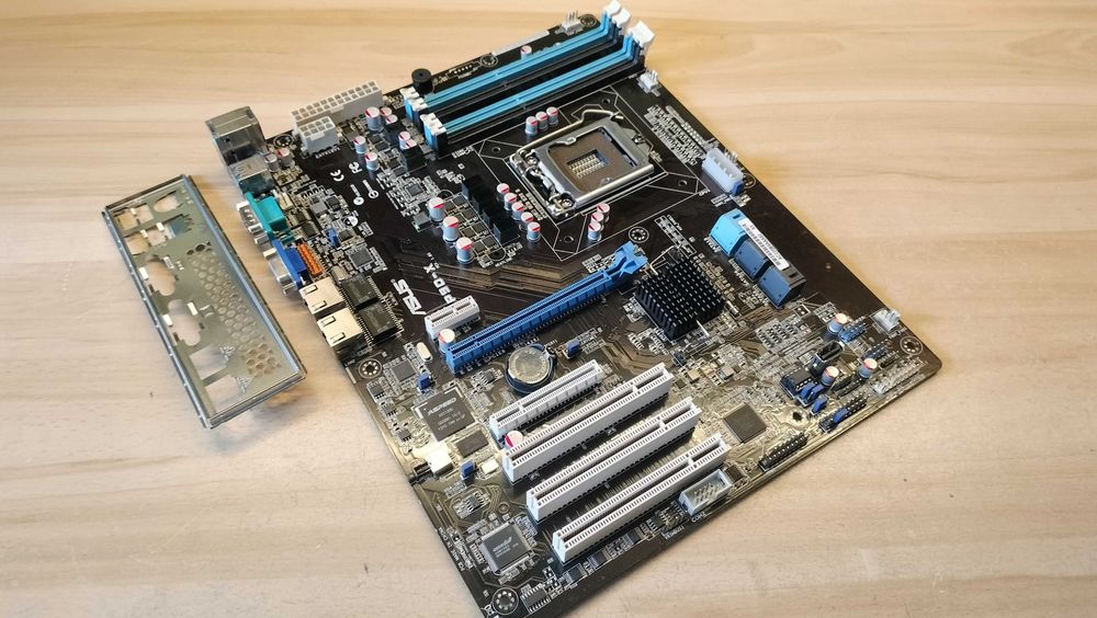 Płyta główna serwerowa ASUS P9D-X (LGA / Socket 1150) DDR3