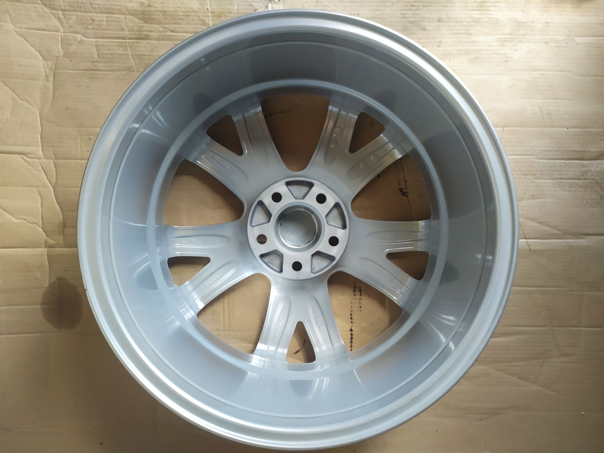 Диски ALUTEC Lazor Silver R18 8,0J×18H2 PCD 5×112 ET45 на Audi, Volksw