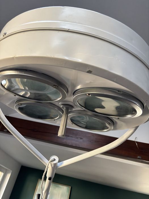 Lampa medyczna / chrurgiczna bezcieniowa Famed B-420 możliwa dostawa