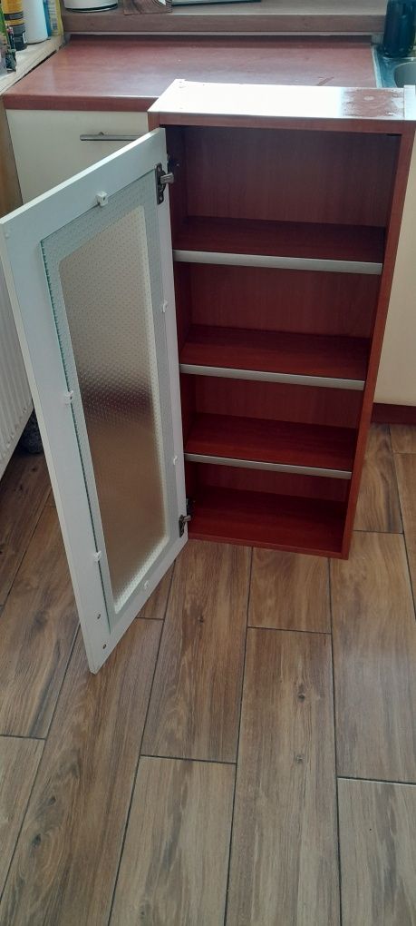 Półka zamknięta wisząca