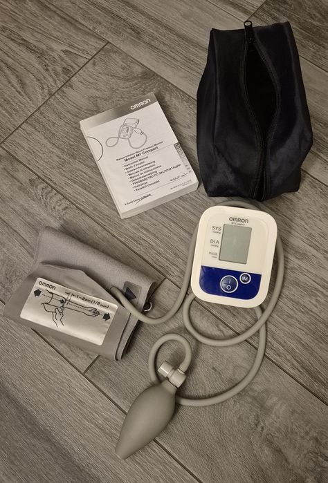 Ciśnieniomierz Omron M1 Compact uszkodzony