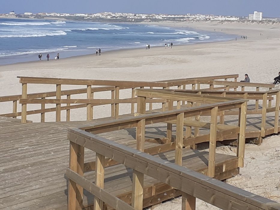 BALEAL FÉRIAS _  Junto à praia _ Julho