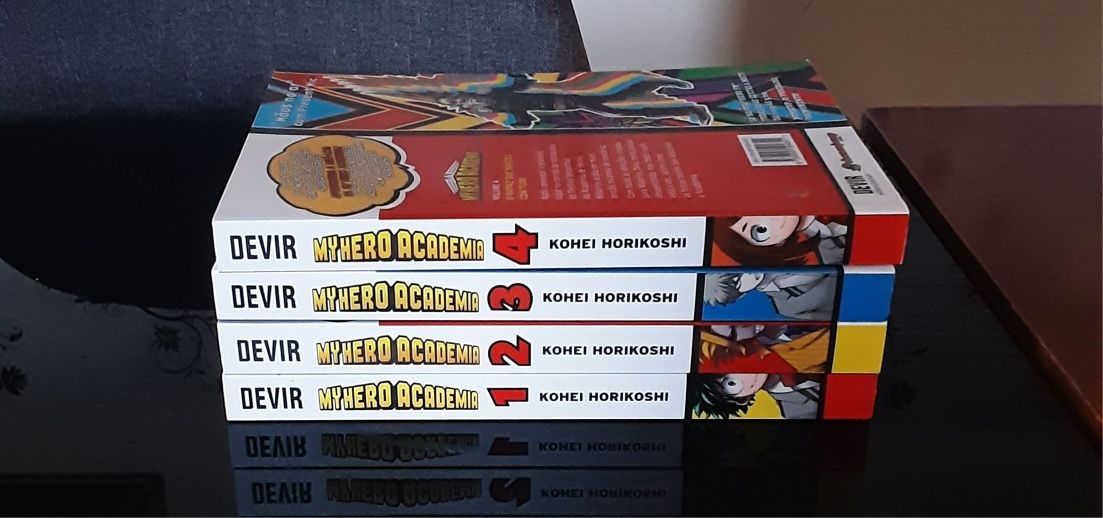 Manga MY HERO ACADEMIA (Volumes 1 / 2 / 3 / 4)