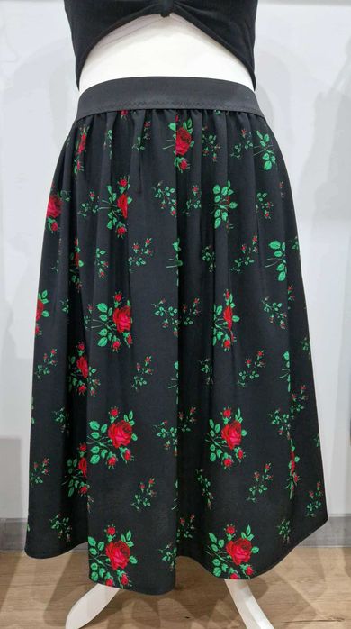 Spódnica ludowa, góralska, czarna w różyczki 4XL(48)
