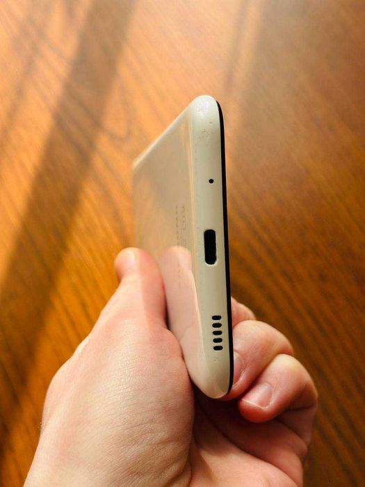 б\у Смартфон SAMSUNG Galaxy A11 2/32GB Dual SIM White