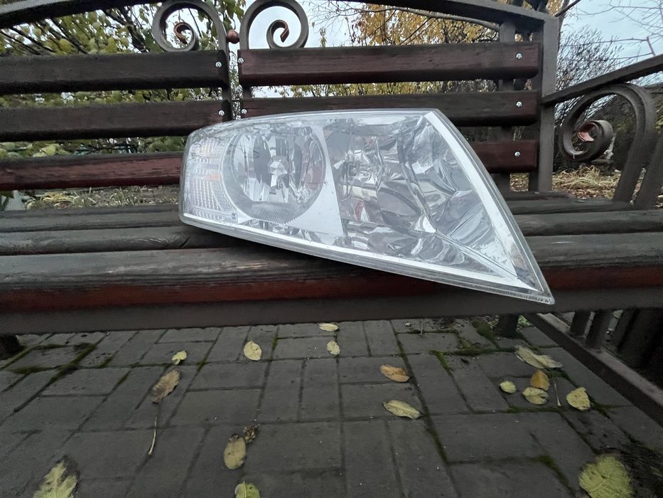 Продам фару на шкода октавія а5