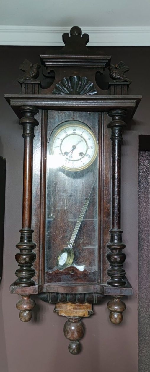 Старовинний настінний годинник