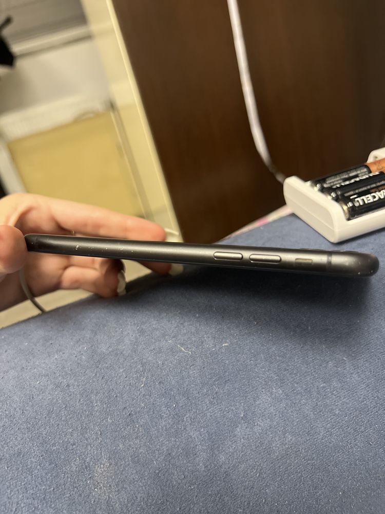 iPhone 11 w dobrym stanie