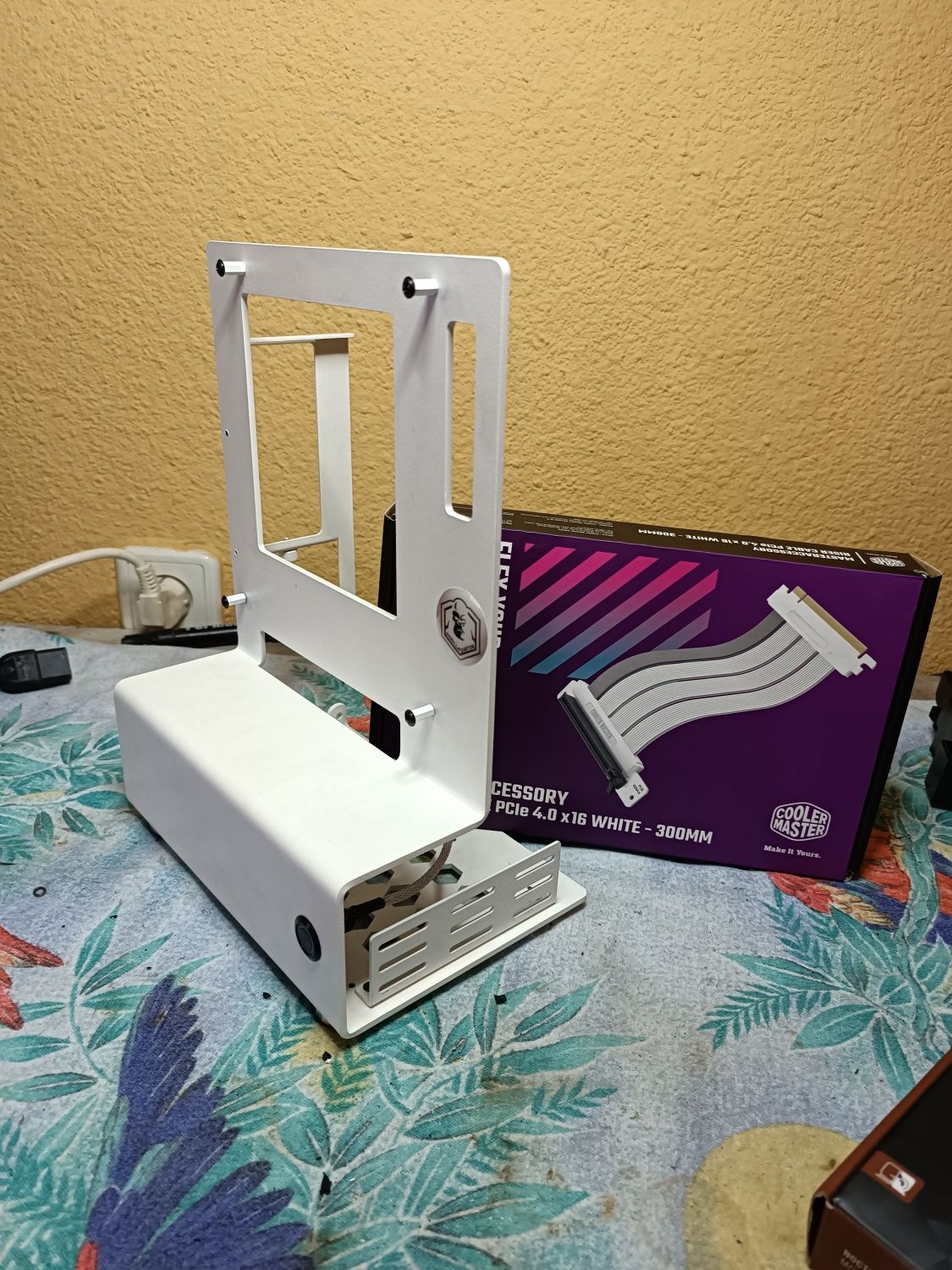 Корпус п/к відкритий стенд hydra mini разом з райзером