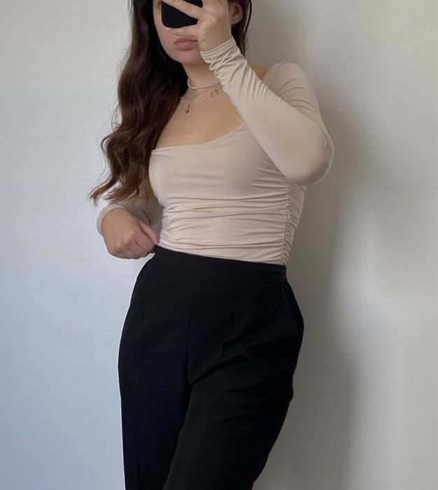 Вишукане бежеве боді