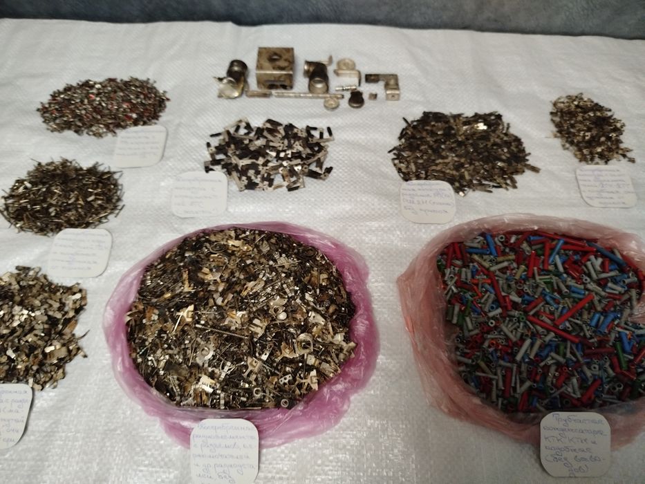 Радиодетали:(посеребрение,трубчатые конденсаторы)Вес:2,9кг