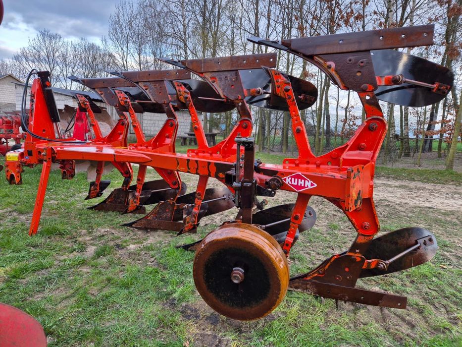 Pług obrotowy KUHN Master 100 4 skibowy