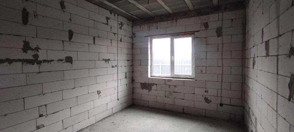 Коттедж з бомбоупорним дахом в Любимовке (Гуровщина) – 15 км от Киева!