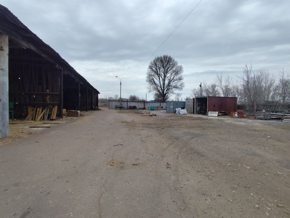 Продам приміщення 1000м2, територія 85 сот