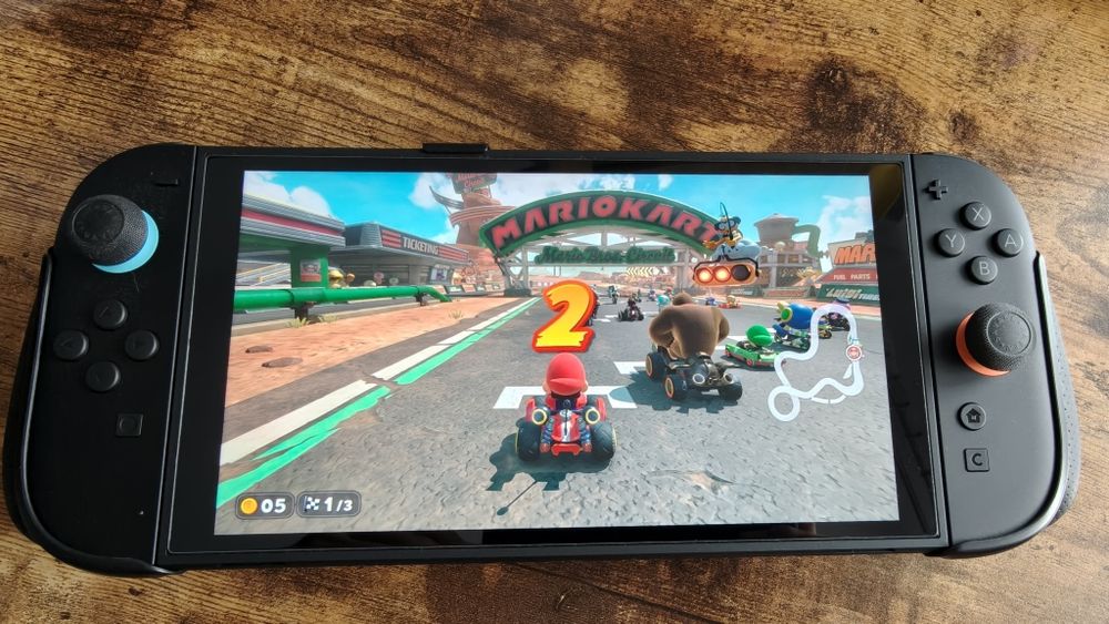 Konsola Nintendo Switch 2 ,gra MarioKart World, grip, szkło ochronne